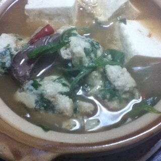 鯖と高野豆腐のつくねが入った味噌鍋